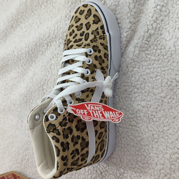 VANS FILMORE HIGH TOP PLATFORM SNEAKER - LEOPARD. - Picture 4 of 9